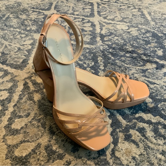 Pelle Moda
Women's Amy Patent Block Heel Platform Sandal In Blush - Picture 5 of 5